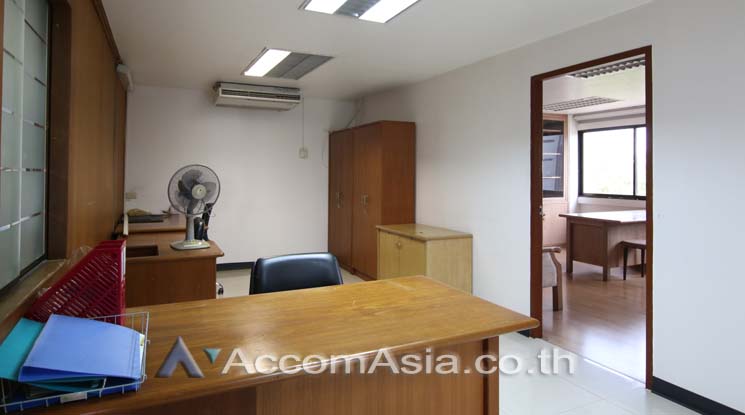 5  Office Space For Rent in Phaholyothin ,Bangkok BTS Ari at Thirapol Building AA14126
